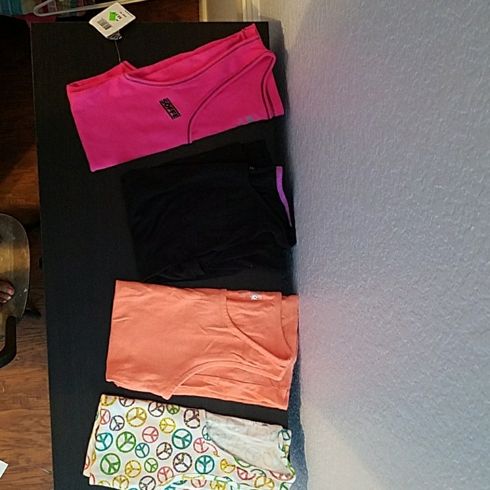 2 justice tanks And 2 soccer tanks