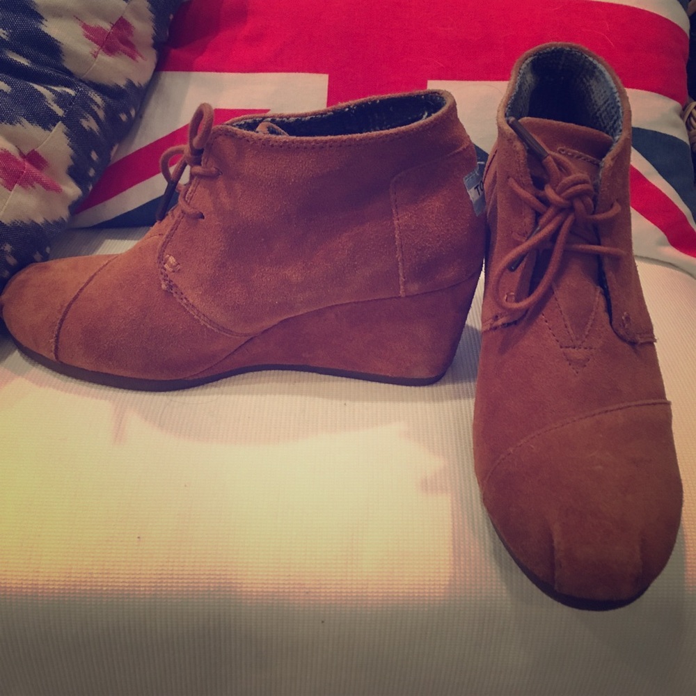 Tom's suede wedges size 7