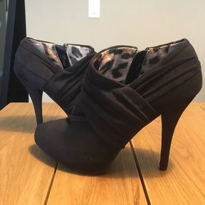 Black Velvet zip guess booties