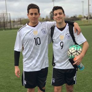 Meet your Posher, Carlos