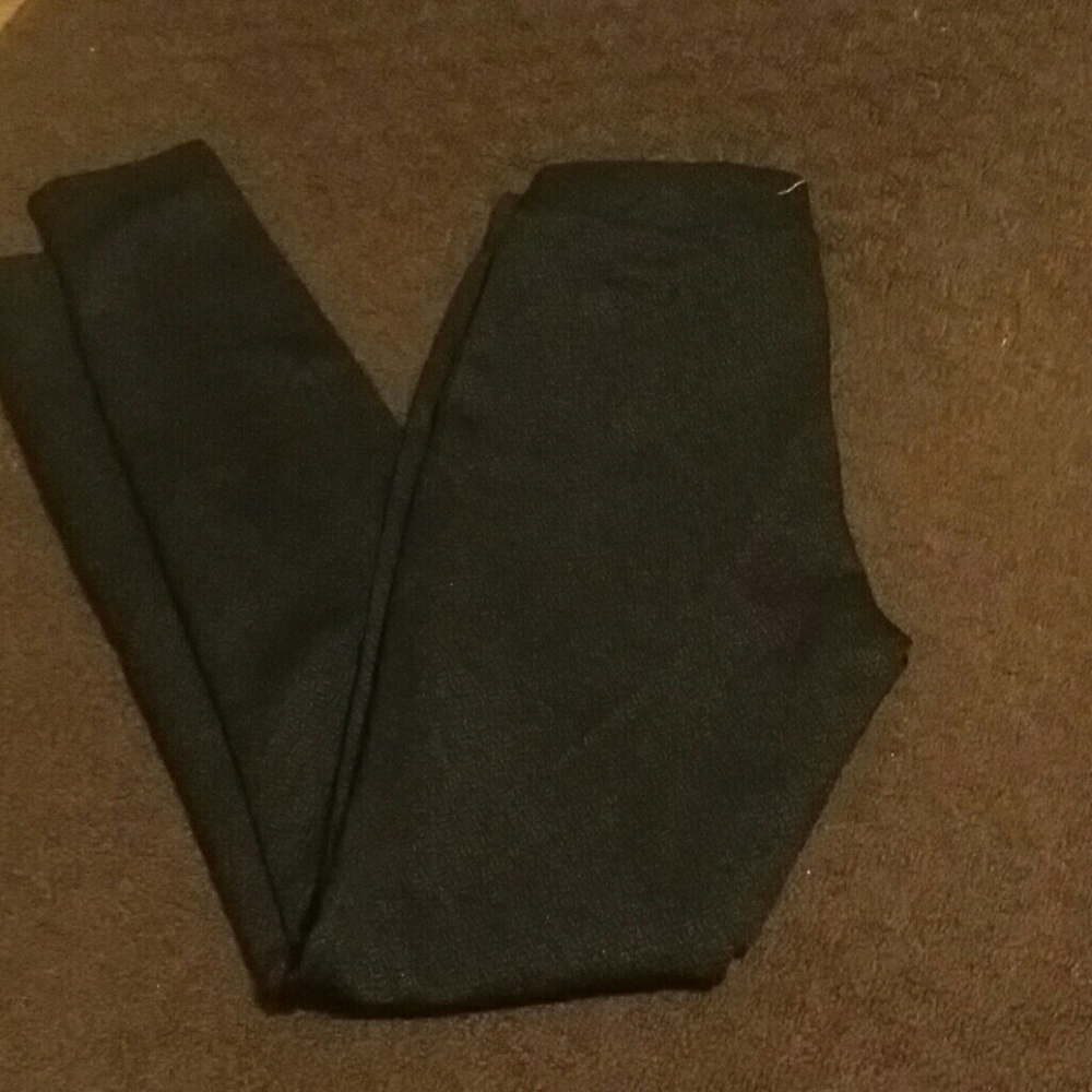 HUE Leggings. Black with silver detail. NWOT.