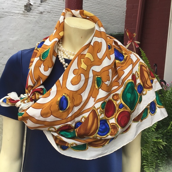 Chanel scarf - Picture 4 of 4