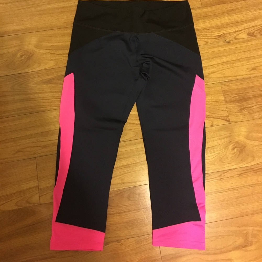 NWT, Ellie Capri Workout Pant