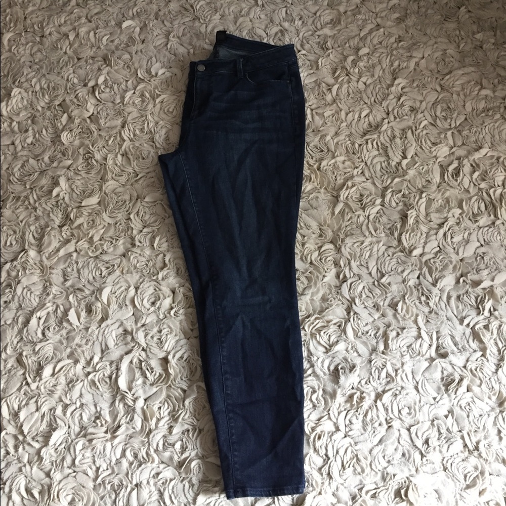 📍SALE! Cropped jean. Curvy.