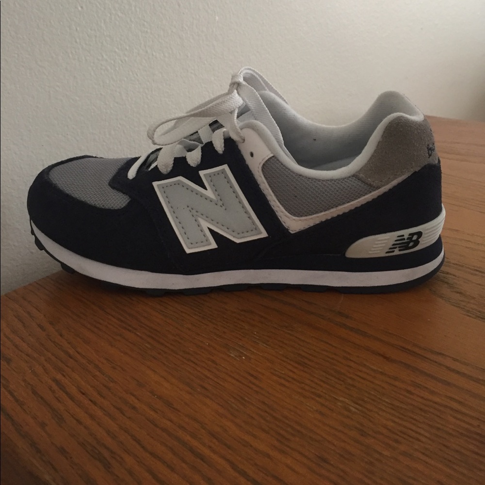 Boys Navy Blue New Balance (size US 4)