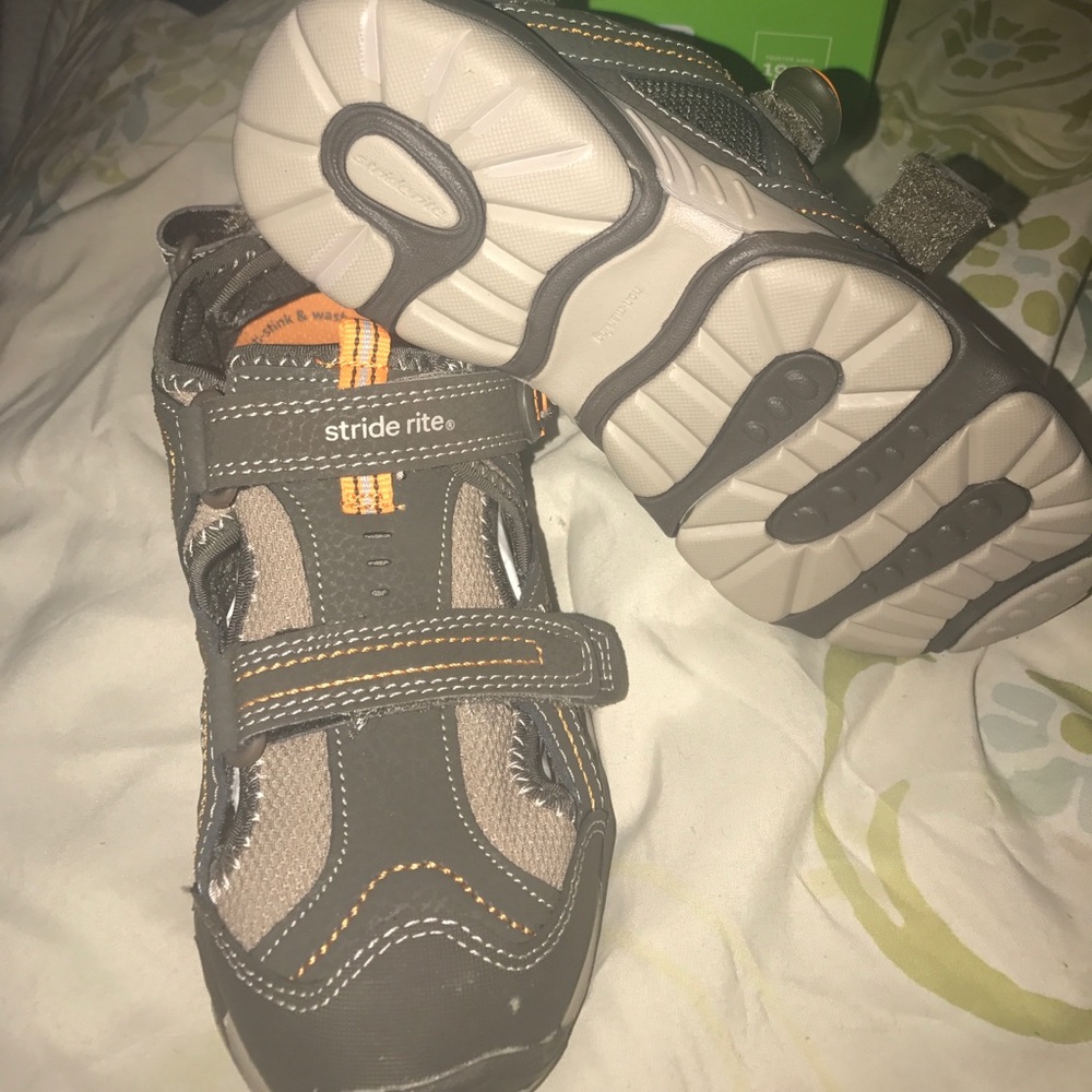 Kids play shoes