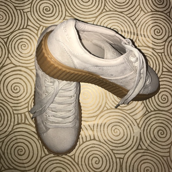Indigo Rd. Cray Sneaker Taupe w/ 1" platform BNWOT - Picture 3 of 7