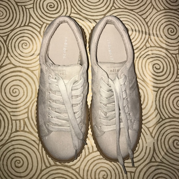 Indigo Rd. Cray Sneaker Taupe w/ 1" platform BNWOT - Picture 2 of 7