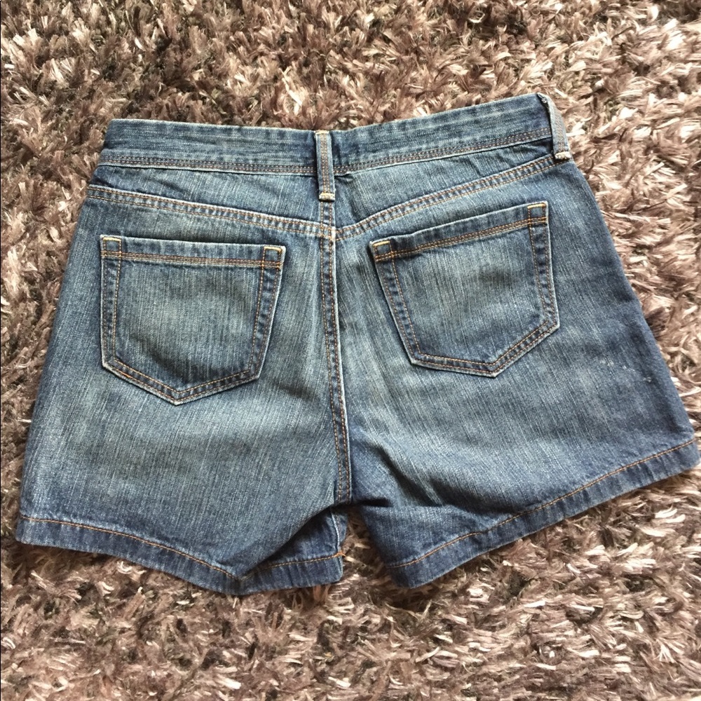 Old Navy size 4 mid-wash denim shorts