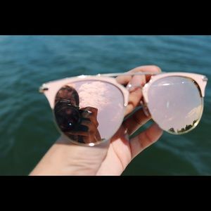 Cute rose gold sunglasses!