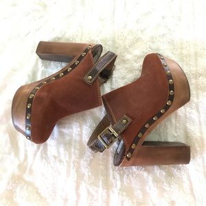 BRAND NEW never worn Steve Madden Clogs!