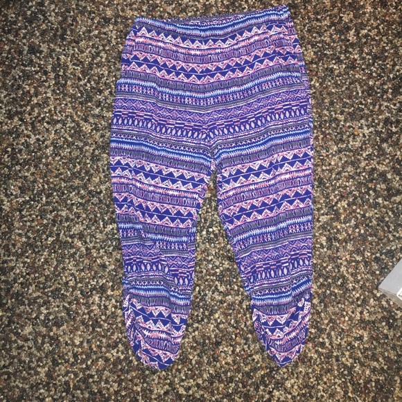 Mossimo Tribal Print Capri Pants - Picture 3 of 5