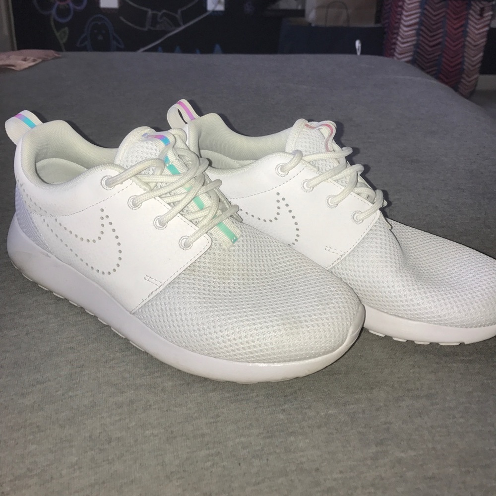 Nike roshe runs like new perfect condition!!