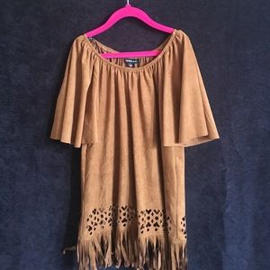 ***SOLD*** NWOT ❤️ Adorable Suede Top
