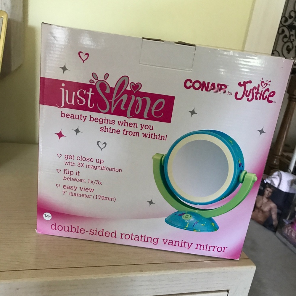 Double sided vanity mirror
