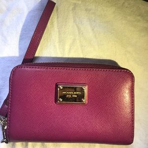 A Michael Kors Wallet/Wrislet