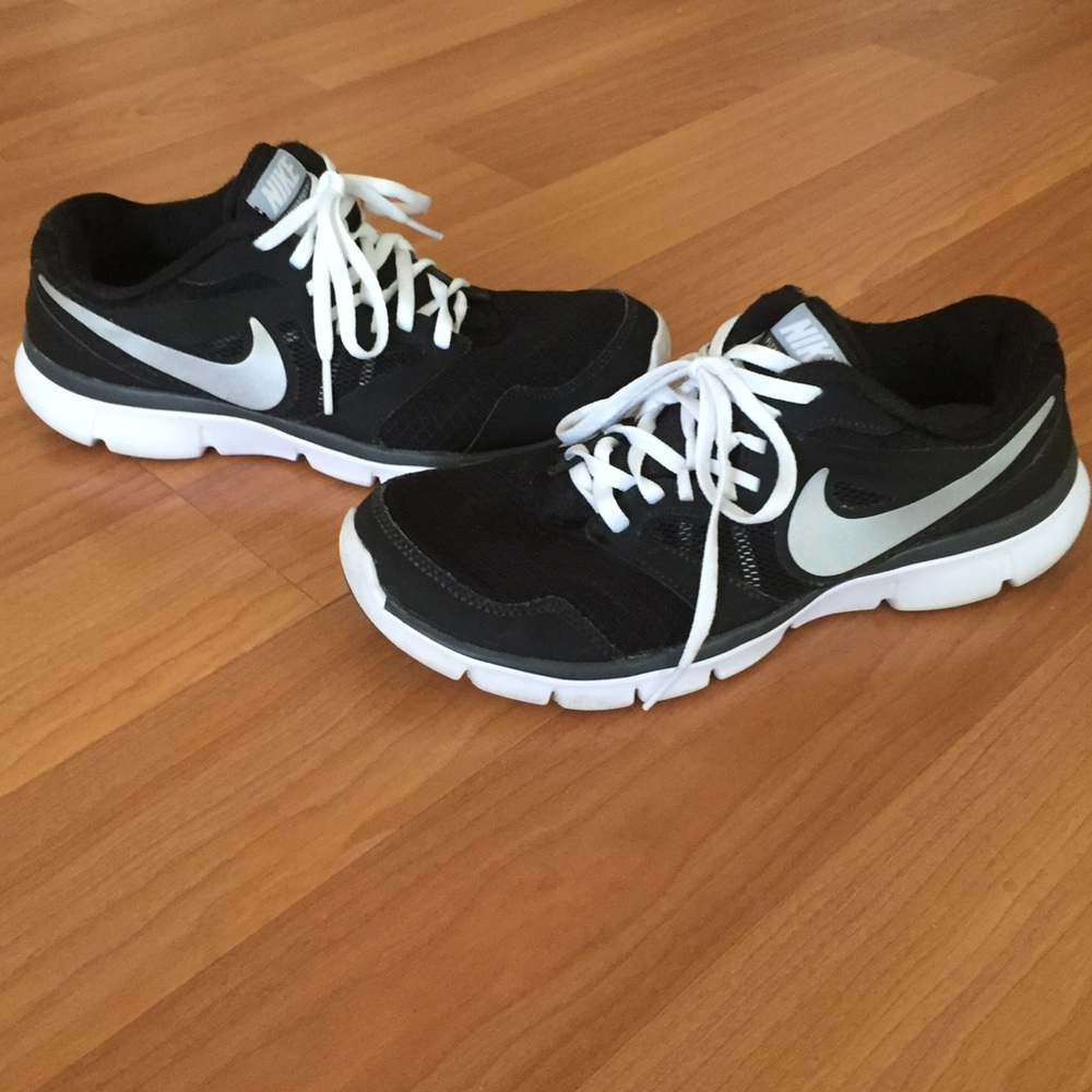 Women's Nike Flex Experience RN 3 Sneakers size 8
