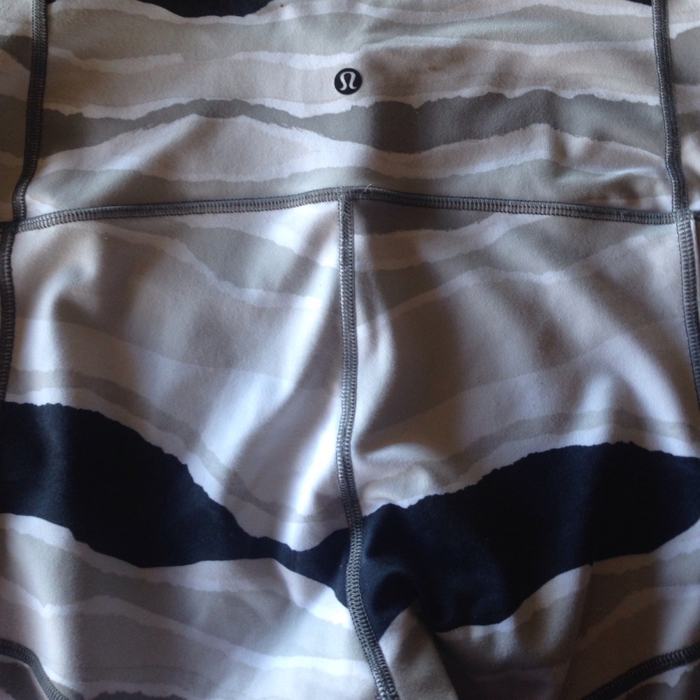 Lulu lemon True Self crop