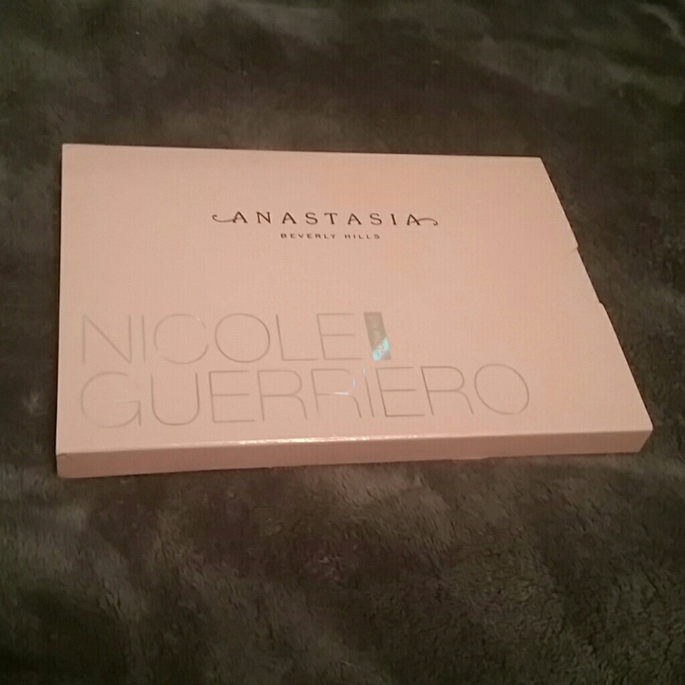 Anastasia Beverly Hills Nicole Guerriero Glow Kit