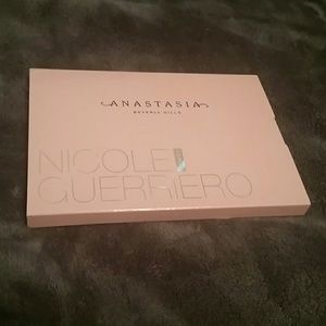 Anastasia Beverly Hills Nicole Guerriero Glow Kit