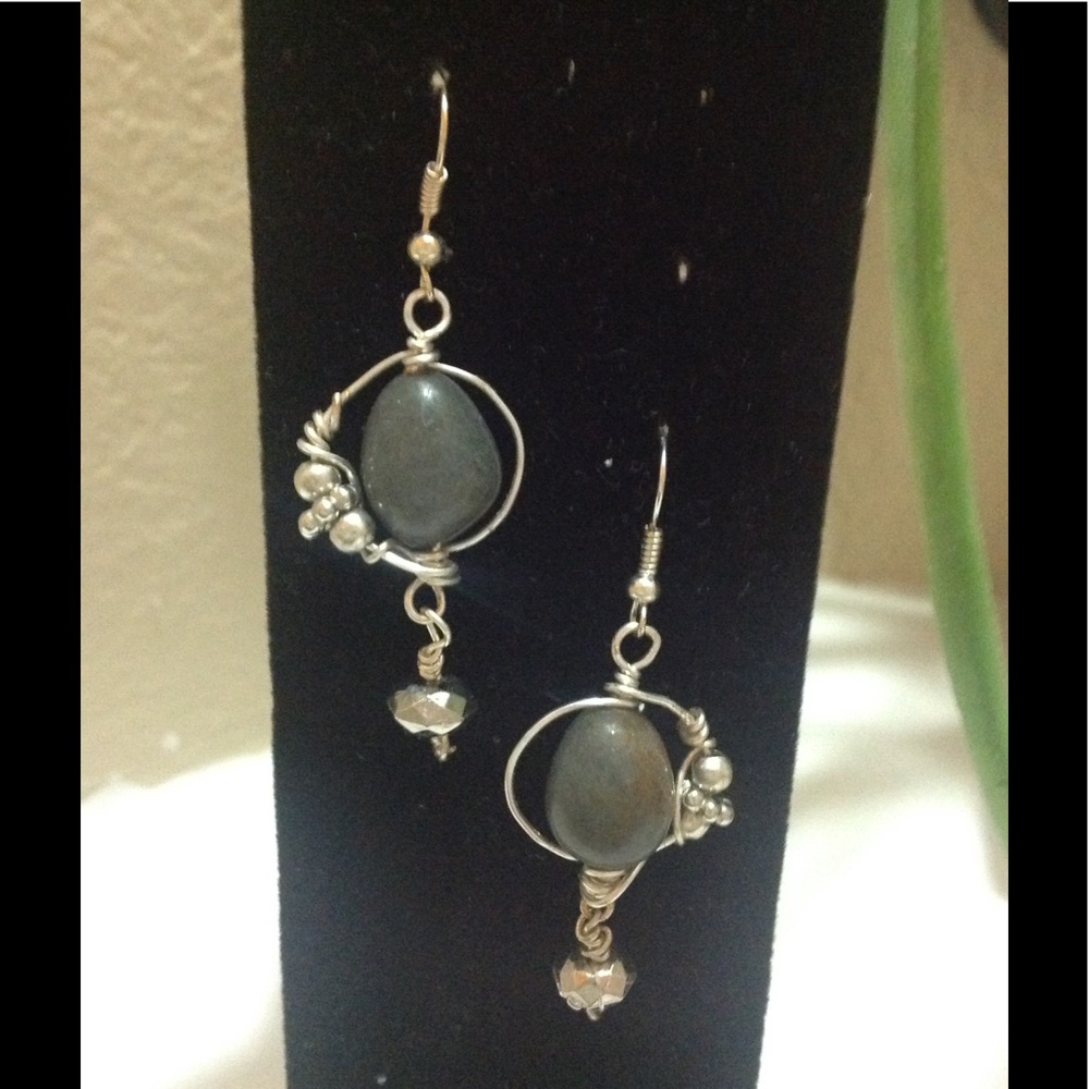NWOT Ladies Earrings