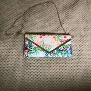 🌷🌻🍃🦋ALDO floral clutch