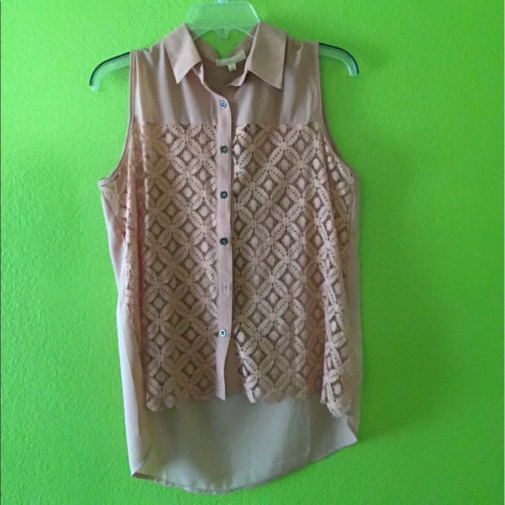 Lace Button-up Tank top.