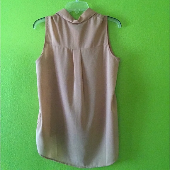 Lace Button-up Tank top. - Picture 2 of 4