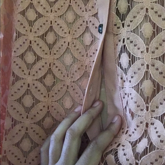 Lace Button-up Tank top. - Picture 4 of 4