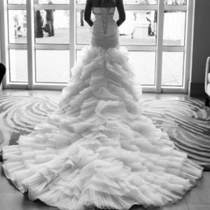 Wedding Dress w/ Sweetheart Neckline & Train