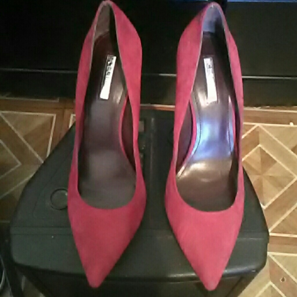 Red Nubuck suede pumps