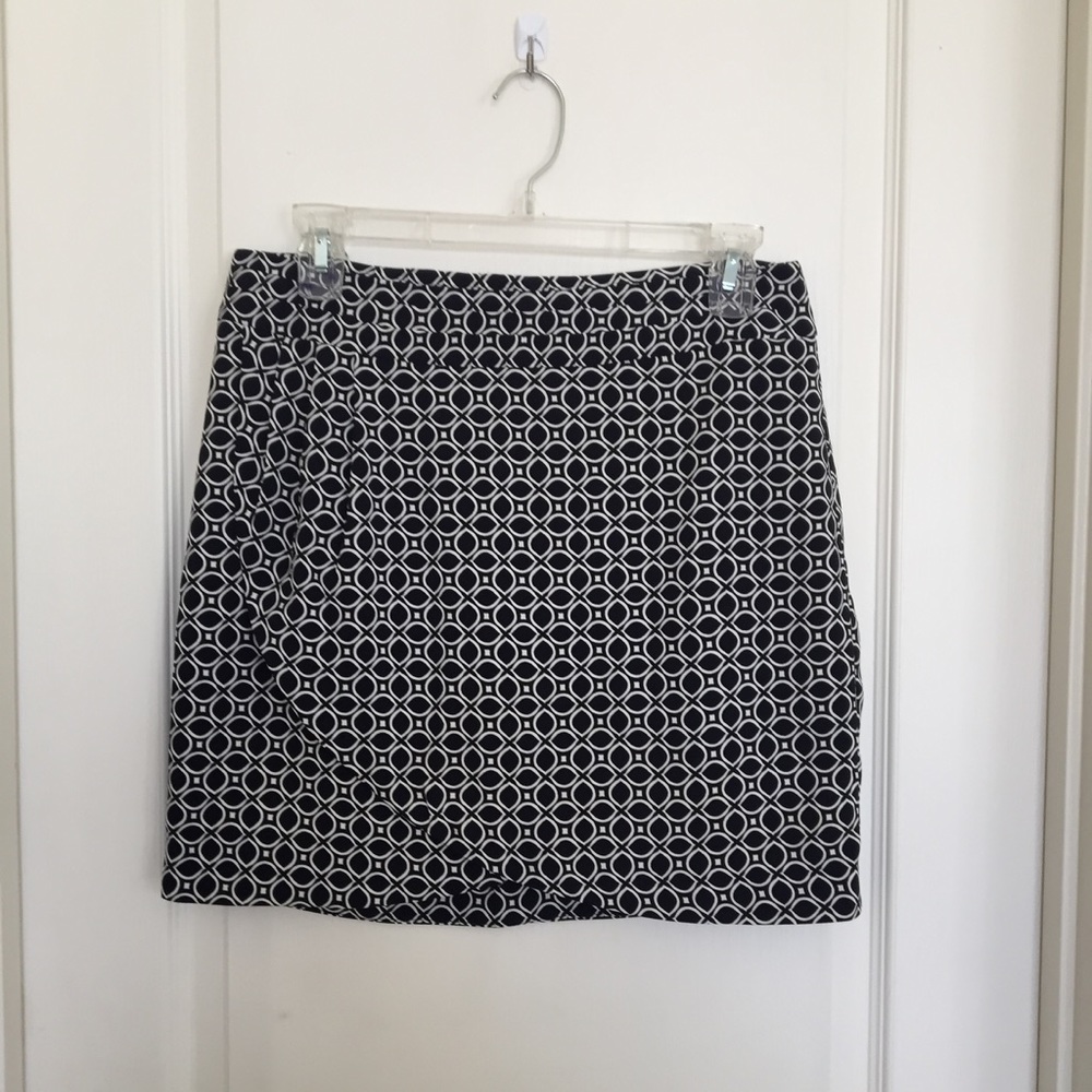 Banana Republic tulip front geometric print skirt