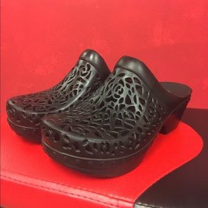 Dansko Pippa Clogs size 8