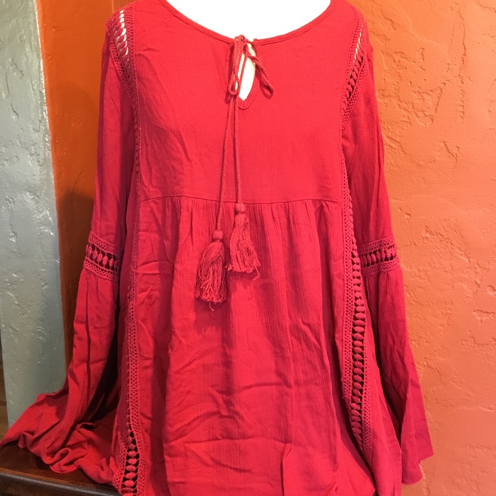 Bright red tunic top w: lace details