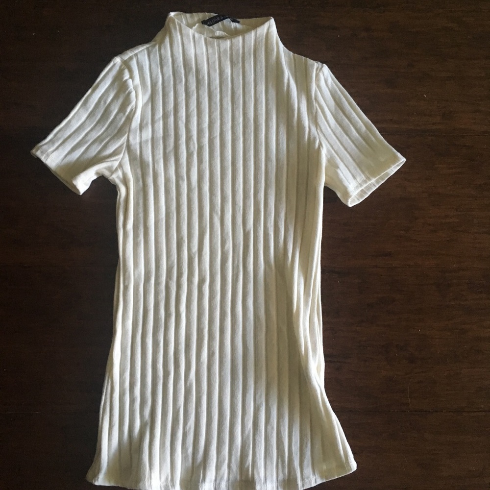 White/Creme short sleeve turtleneck