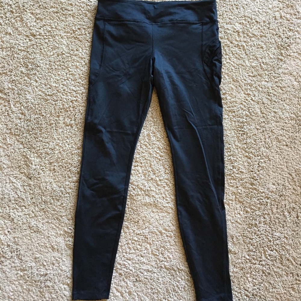 Black athletic leggings