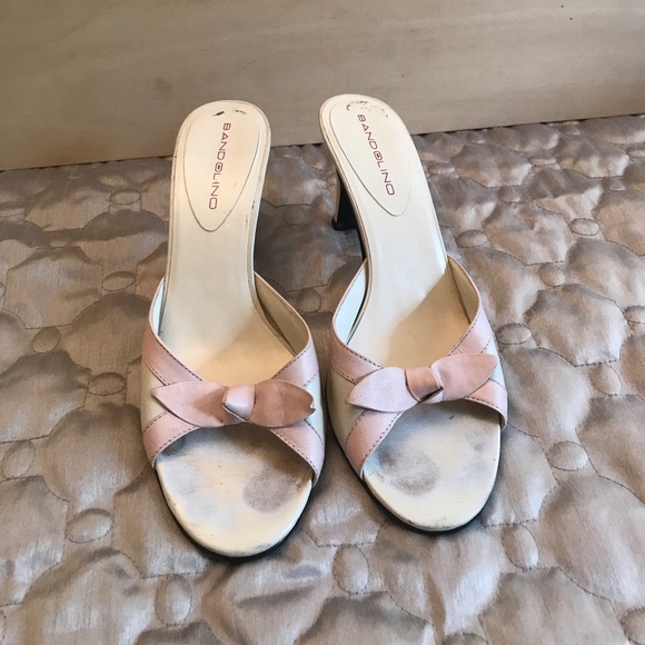 Bandolino Cream Heels w/ Pink Bow size 8.5 Leather - Picture 1 of 4