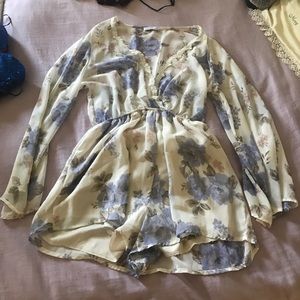 Cute flowy romper - Worn once