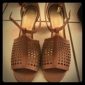 Strappy brown sandals circa Joan&David LUXE