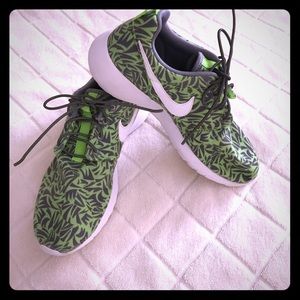 Nike boys 5Y shoes