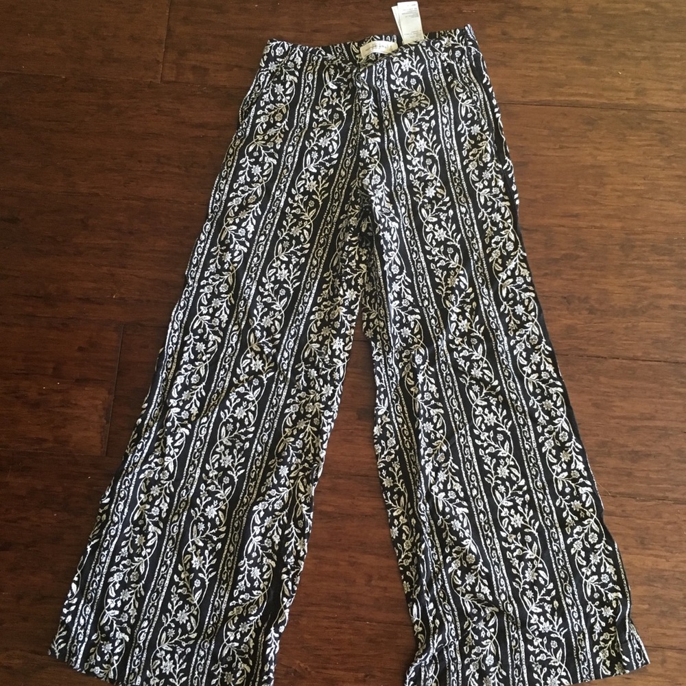 Flared black/white detailed pants from A&F