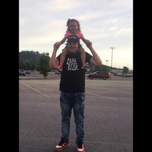 Meet your Posher, Levi