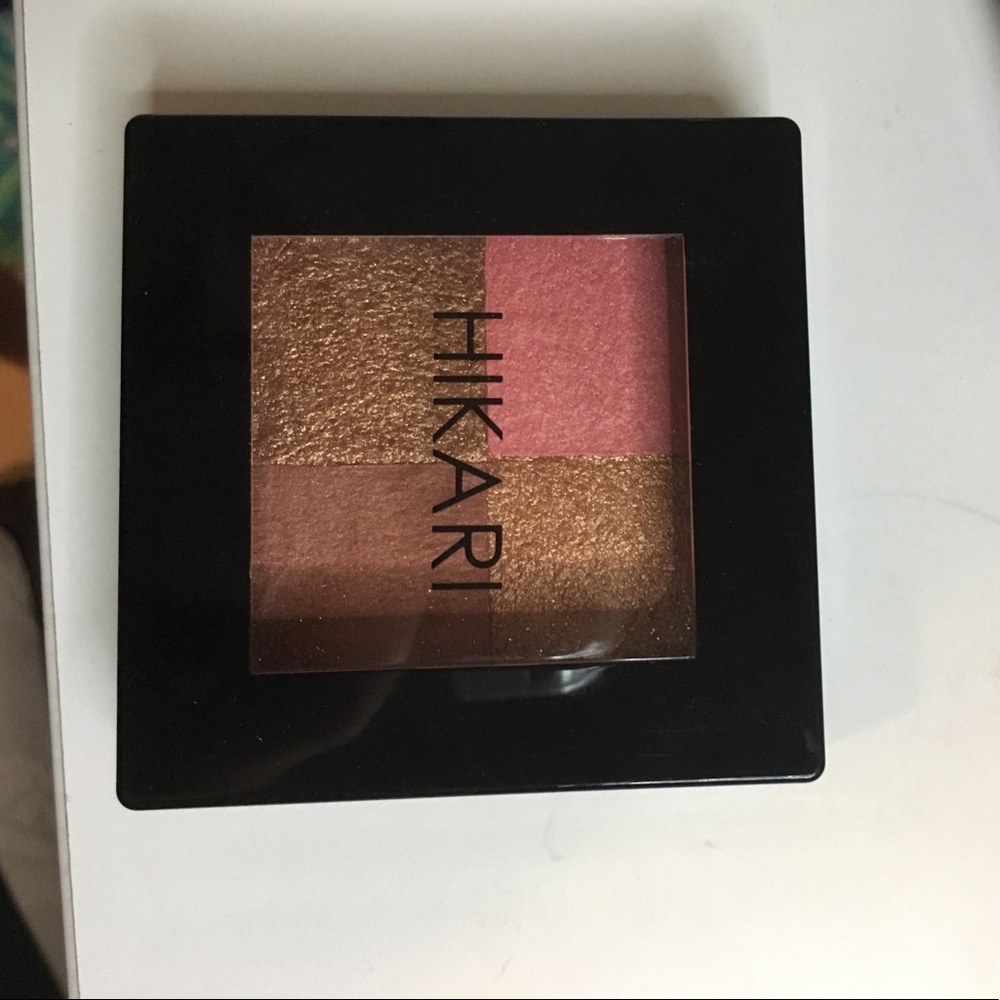 Hikari quad with blush bronzer and 2 highlighters!