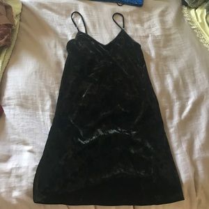 Black velvet dress - Never worn