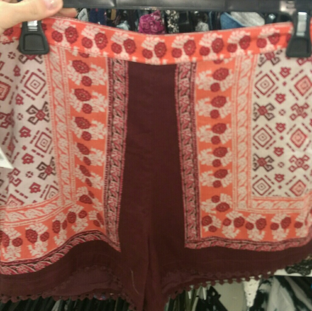 LOOKING FOR THESE SHORTS