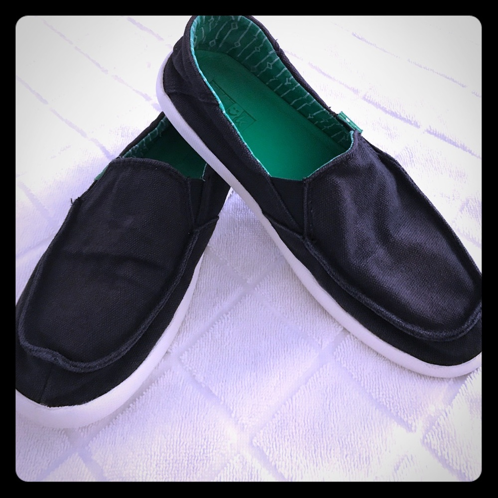 Sanuk boys shoes