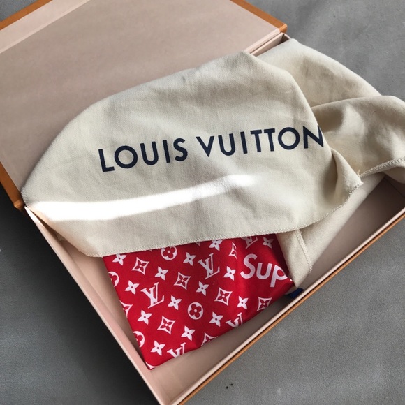 Supreme/Louis Vuitton Bandana Red - Picture 4 of 5