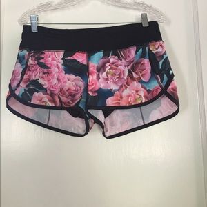 Lululemon Run Speed Shorts 4 way stretch size 6