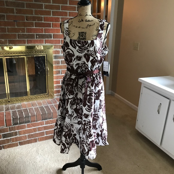 Sweet Dresses & Skirts - Brown Print Dress with Zipper Back - Size 16 - NWT