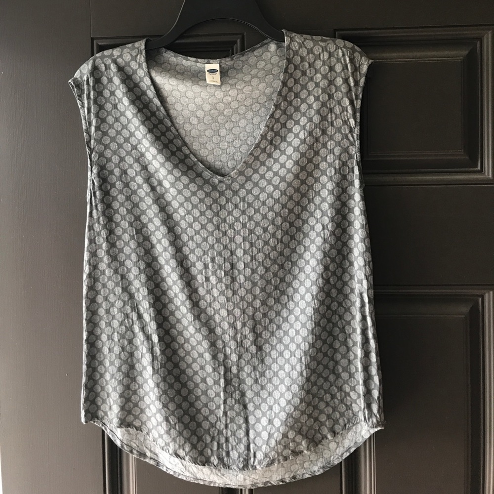Sleeveless shirt